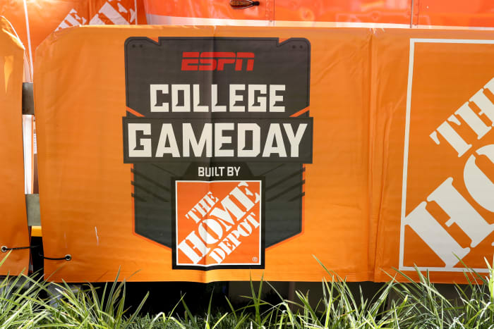 Fans Stunned By Espns College Gameday Firing Monday The Spun 2073