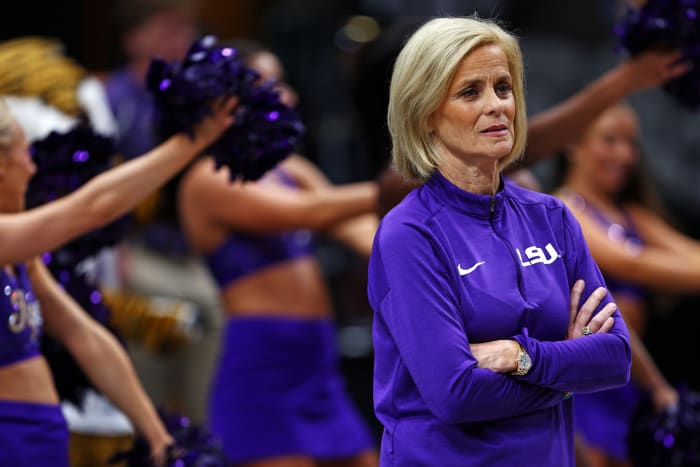 kim mulkey mardi gras outfit