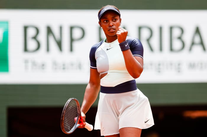 Sloane Stephens reacts at the 2022 French Open.