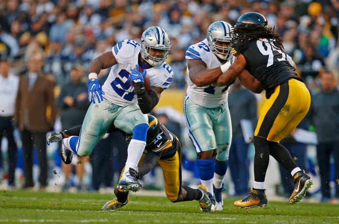 PITTSBURGH, PA - NOVEMBER 13: Ezekiel Elliott #21 of the Dallas Cowboys rushes against the Pittsburgh Steelers in the first quarter during the game at Heinz Field on November 13, 2016 in Pittsburgh, Pennsylvania. (Photo by Justin K. Aller/Getty Images)