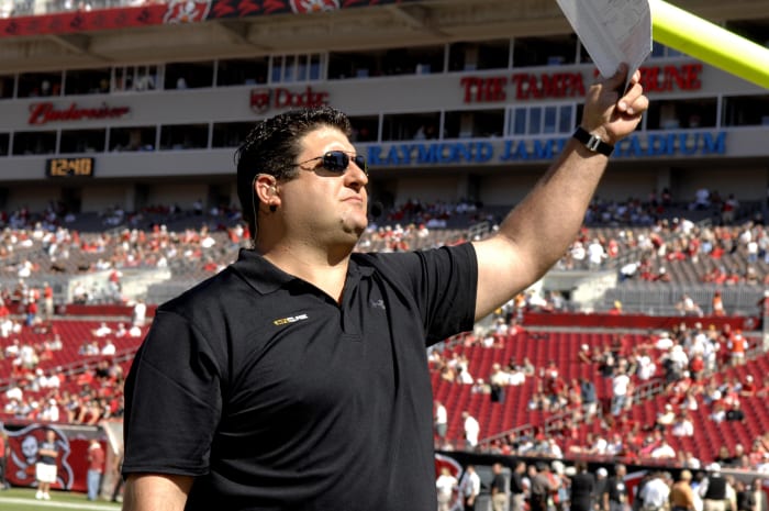FOX television commentator Tony Siragusa was a sideline reporter at the New Orleans Saints battle the Tampa Bay Buccaneers Nov. 5, 2006 in Tampa. The Saints defeated the Bucs 31 - 14. (Photo by Al Messerschmidt/Getty Images)