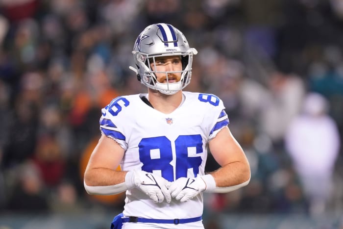Dalton Schultz on the field for the Dallas Cowboys.