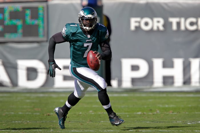 PHILADELPHIA - OCTOBER 27: Quarterback Michael Vick #7 of the Philadelphia Eagles runs out of the pocket during a game against the New York Giants on October 27, 2013 at Lincoln Financial Field in Philadelphia, Pennsylvania. The Giants won 15-7. (Photo by Hunter Martin/Philadelphia Eagles/Getty Images)