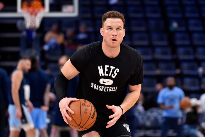 Blake Griffin warming up for the Nets.