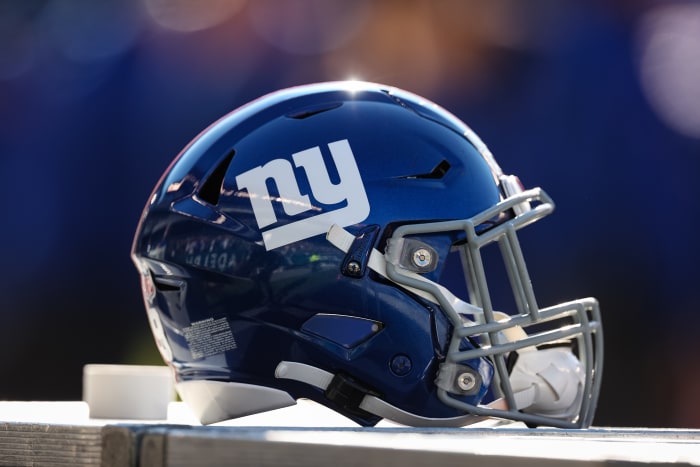 PHILADELPHIA, PA - DECEMBER 26: A detailed view of a New York Giants helmet on the sidelines before the game between the Philadelphia Eagles and the New York Giants at Lincoln Financial Field on December 26, 2021 in Philadelphia, Pennsylvania.  (Photo by Scott Taetsch/Getty Images) No licensing by any casino, sportsbook, and/or fantasy sports organization for any purpose.  During game play, no use of images within play-by-play, statistical account or depiction of a game (eg, limited to use of fewer than 10 images during the game).