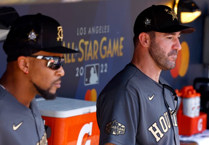 LOS ANGELES, CALIFORNIA - JULY 19: Byron Buxton #25 of the Minnesota Twins and Justin Verlander #35 of the Houston Astros look on from the dugout before the 92nd MLB All-Star Game presented by Mastercard at Dodger Stadium on July 19, 2022 in Los Angeles, California. (Photo by Ronald Martinez/Getty Images)