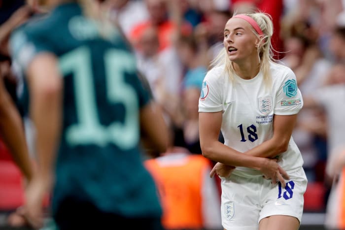 Chloe Kelly has her "Brandi Chastain" celebration moment on Sunday.