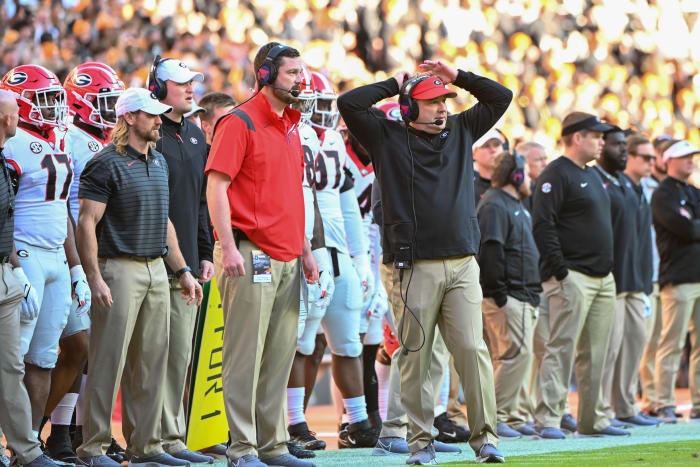 KNOXVILLE, TN - NOVEMBER 13: Georgia Defensive Coordinator, Dan Lanning (left) and Georgia head coach Kirby Smart (right), on the sidelines during the NCAA football game between the Georgia Bulldogs and the Tennessee Volunteers at Neyland Stadium in Knoxville, TN. (Photo by Kevin Langley/Icon Sportswire via Getty Images)