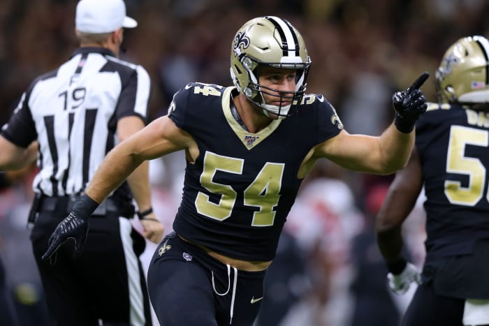 NEW ORLEANS, LOUISIANA - OCTOBER 27: Kiko Alonso #54 of the New Orleans Saints reacts during a game against the Arizona Cardinals at the Mercedes Benz Superdome on October 27, 2019 in New Orleans, Louisiana.  (Photo by Jonathan Bachchan/Getty Images)