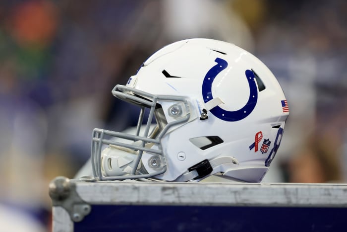 An Indianapolis Colts helmet on the sidelines.