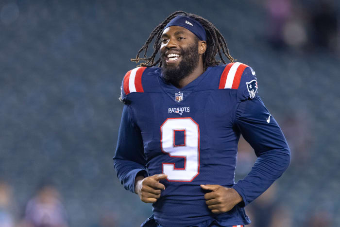 PHILADELPHIA, PA - AUGUST 19: Matt Judon #9 of the New England Patriots looks on against the Philadelphia Eagles in the preseason game at Lincoln Financial Field on August 19, 2021 in Philadelphia, Pennsylvania. The Patriots defeated the Eagles 35-0. (Photo by Mitchell Leff/Getty Images)