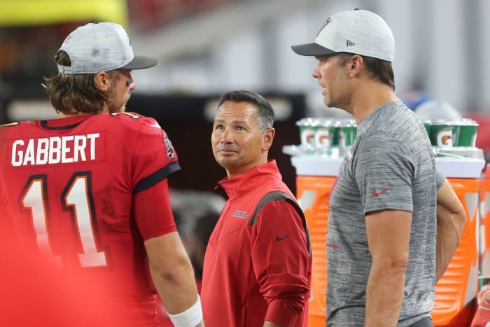 Tom Brady and his trainer during a Buccaneers practice.