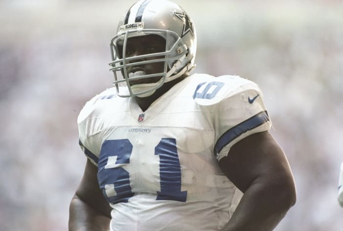 Longtime Cowboys offensive lineman Nate Newton on the field.