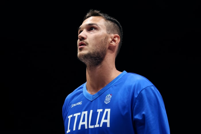 Danilo Gallinari getting ready for an international friendly.