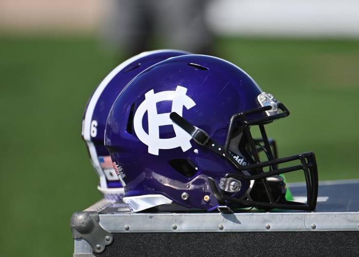 Video: Holy Cross Completes 46-Yard Hail Mary To Stun Buffalo - The Spun