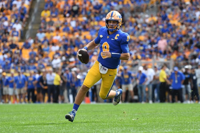 Kedon Slovis scrambles for the Pittsburgh Panthers.