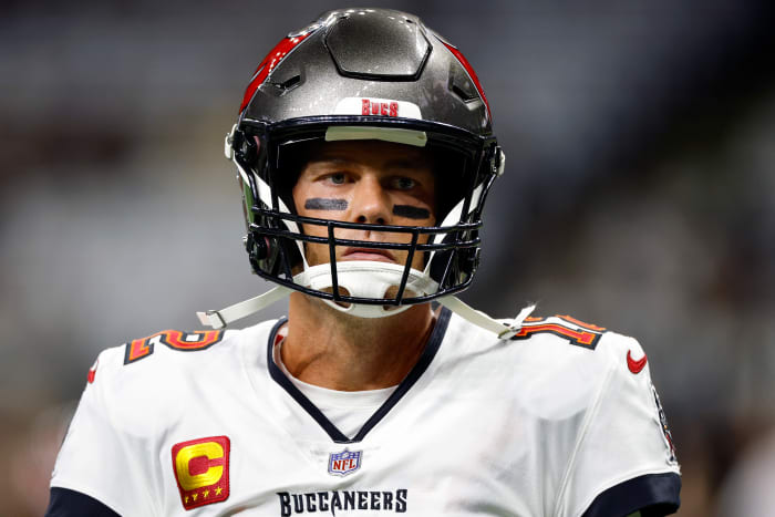 Tom Brady on the sideline during a Bucs game.