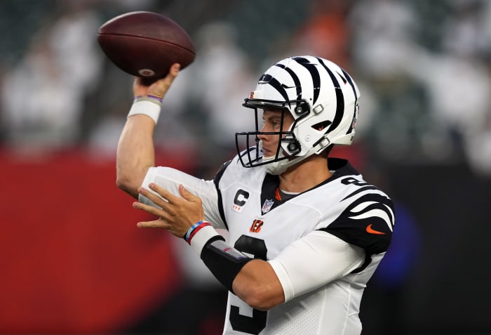 CINCINNATI, OHIO - SEPTEMBER 29: Quarterback Joe Burrow #9 of the Cincinnati Bengals warms up prior to the game against the Miami Dolphins at Paycor Stadium on September 29, 2022 in Cincinnati, Ohio. (Photo by Dylan Buell/Getty Images)