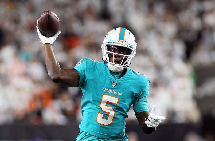 Teddy Bridgewater throwing a pass against the Bengals.