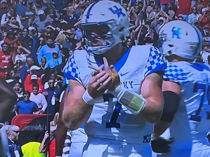 Look: Kentucky Quarterback Will Levis Suffers Gruesome Finger Injury ...