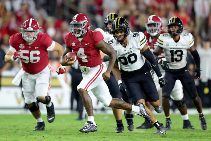 Alabama quarterback Jalen Milroe running.