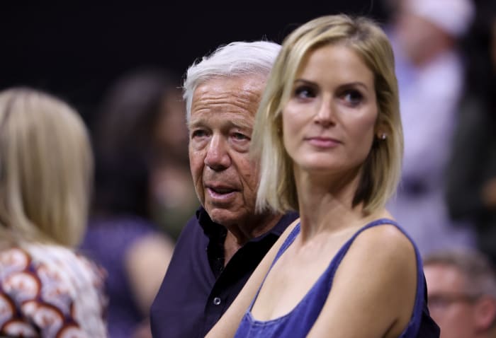 Patriots Owner Robert Kraft S Wife Is Years Babeer Than Him The Spun