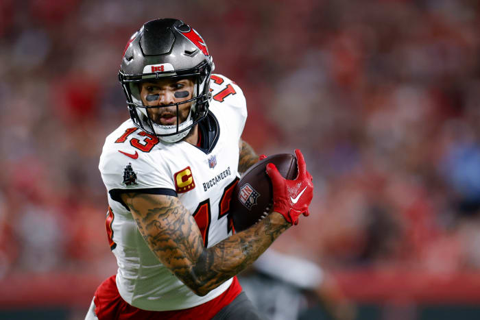 Mike Evans runs with the ball against the Kansas City Chiefs.