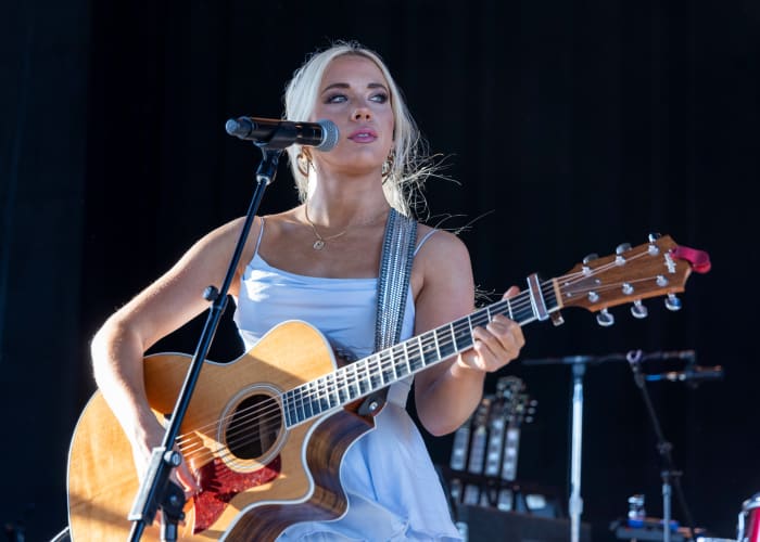 Photos: Meet The Musical Guest Who Went Viral On College GameDay - The Spun