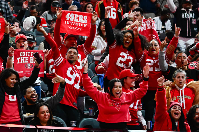 49ers Fans Involved In Massive Brawl During Thursday's Loss To Rams ...