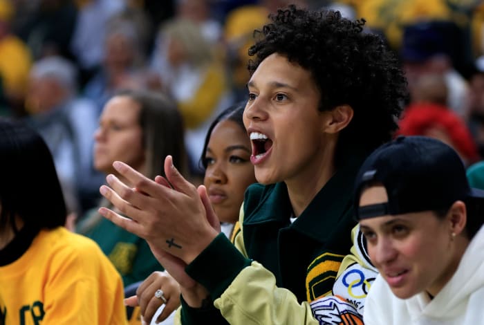 Video Shows How Brittney Griner Reacted To Controversial Iowa-UConn ...