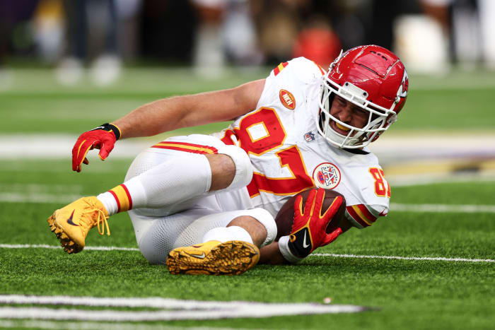 Travis Kelce 'Caught' Smoking Before Chiefs Practice Last Week - The Spun