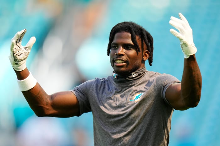 Tyreek Hill Posts Cryptic Message Amid Underwhelming Dolphins Season 