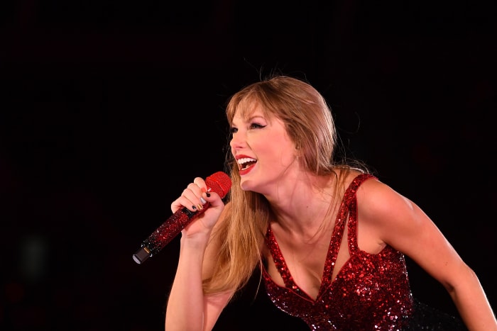 Rock Star Takes Shot At Taylor Swift's 'Cartoon' Music - The Spun: What