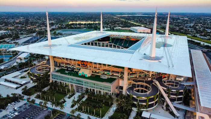 Video: Fans Storm Gates At Hard Rock Stadium Before Copa America Final ...