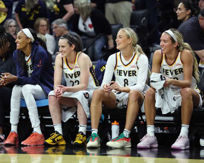 Caitlin Clark and her teammates.