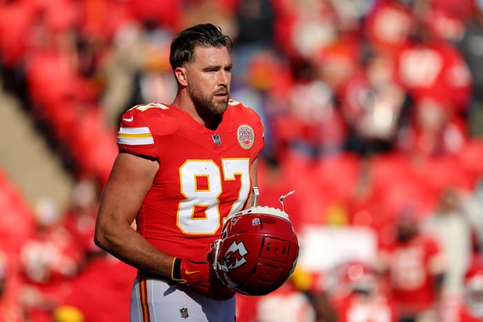 Travis Kelce on field on Nov. 29.