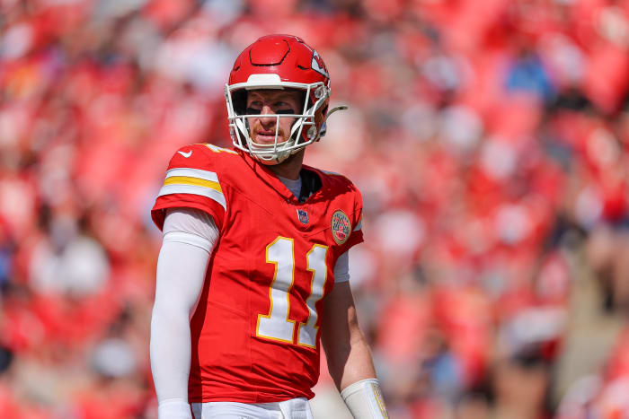 Carson Wentz Goes Viral For His Pregame Outfit In Week 18 - The Spun