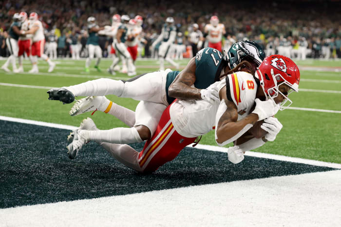 DeAndre Hopkins catches a touchdown pass against the Philadelphia Eagles in Super Bowl 59.