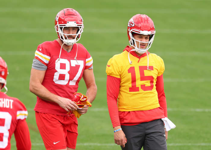 Mahomes and Kelce on the field.
