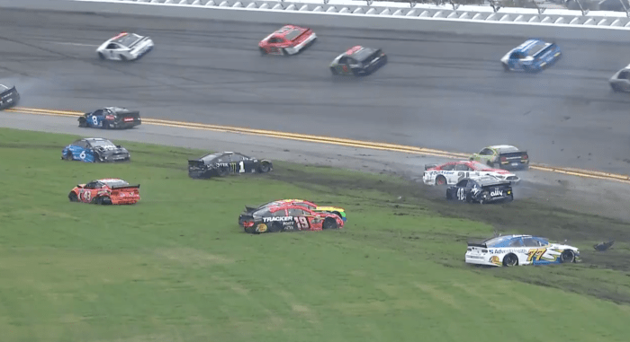 Video: Huge Wreck At Daytona 500 On Sunday Afternoon - The Spun