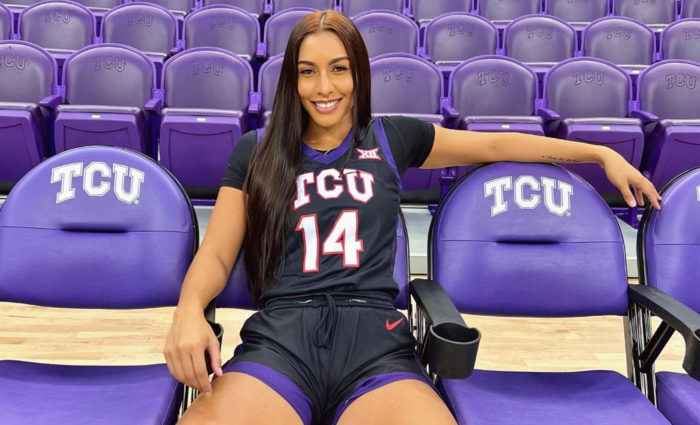 Photos Meet The Womens College Basketball Player Making Headlines The Spun 