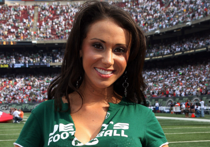 Jenn Sterger Photo Is Going Viral: Sports World Reacts - The Spun