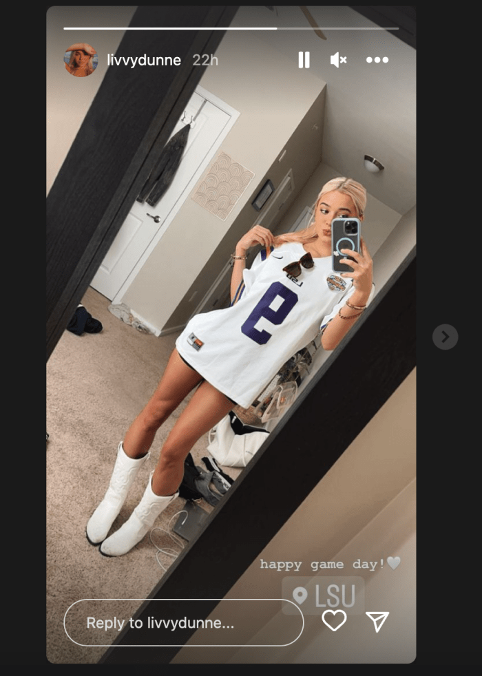 Look Olivia Dunne S Joe Burrow Jersey Photo Goes Viral The Spun