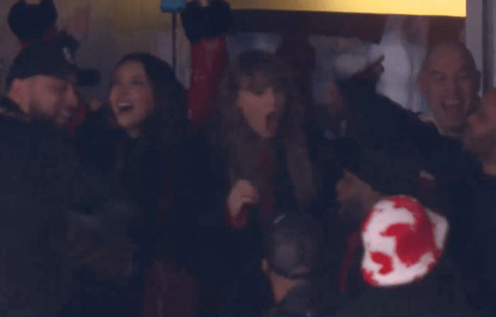 Taylor Swift's Reaction To Travis Kelce's Touchdown Is Going Viral ...