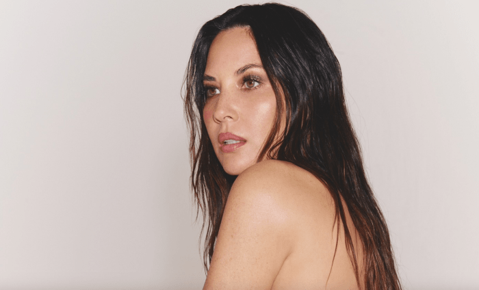 Olivia Munn Poses Topless To Display Her Breast Cancer Scars - The Spun