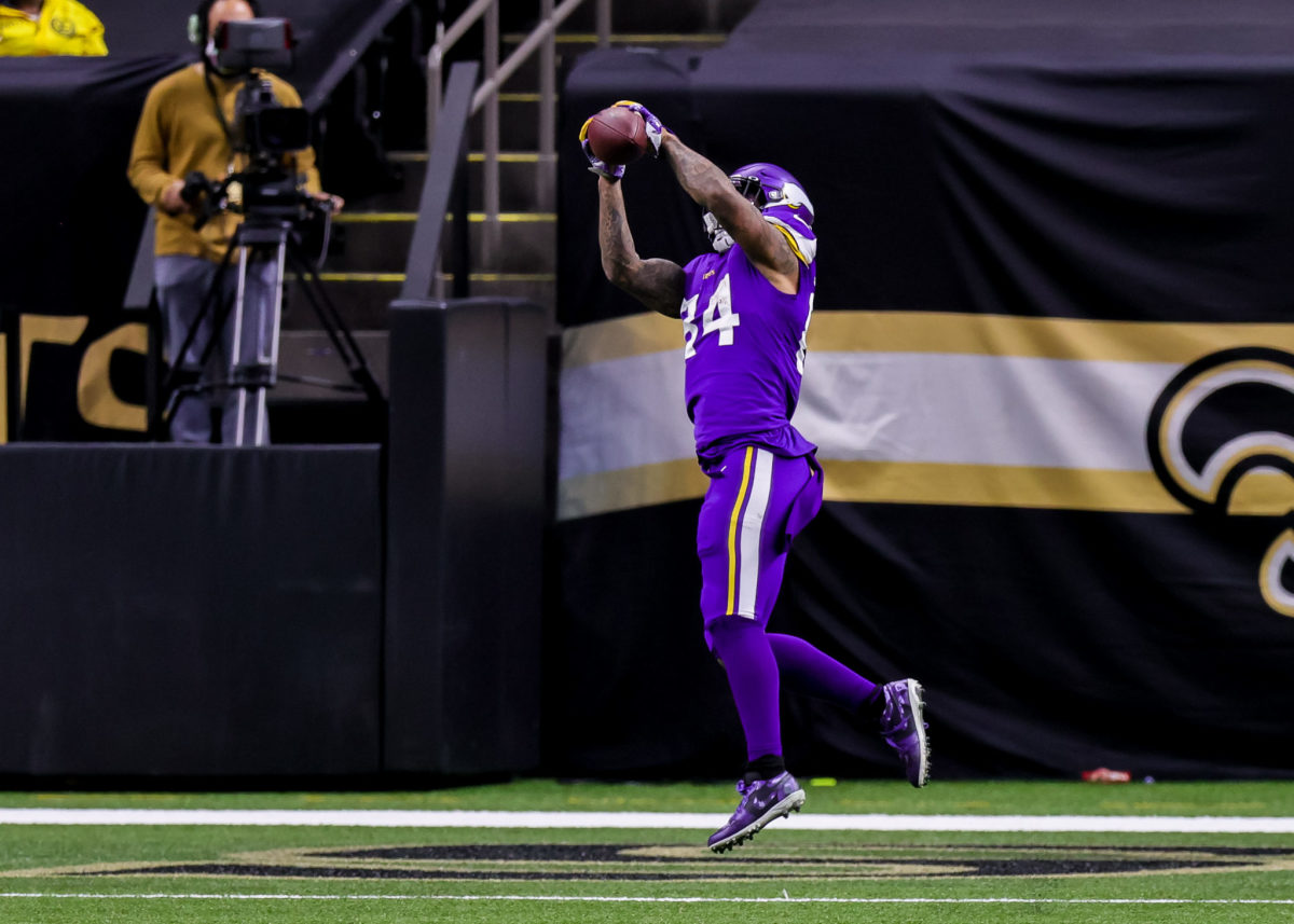 Irv Smith catches a pass for the Vikings against the Saints.
