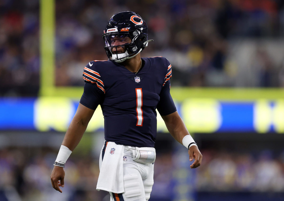 The WGN Radio Football Podcast: Justin Fields needs to be the Bears  starting quarterback moving forward