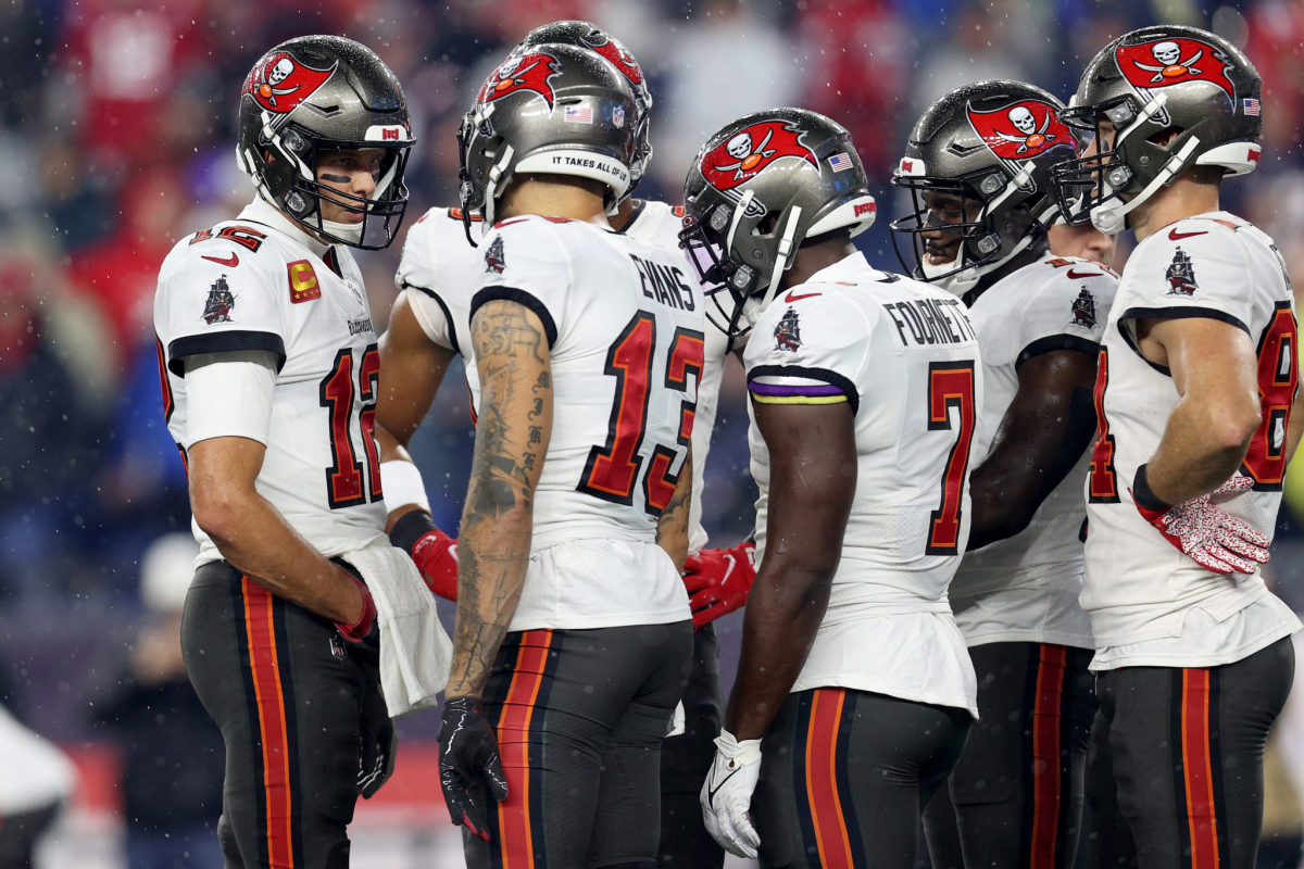 Bucs and Brady escape New England with 19-17 win