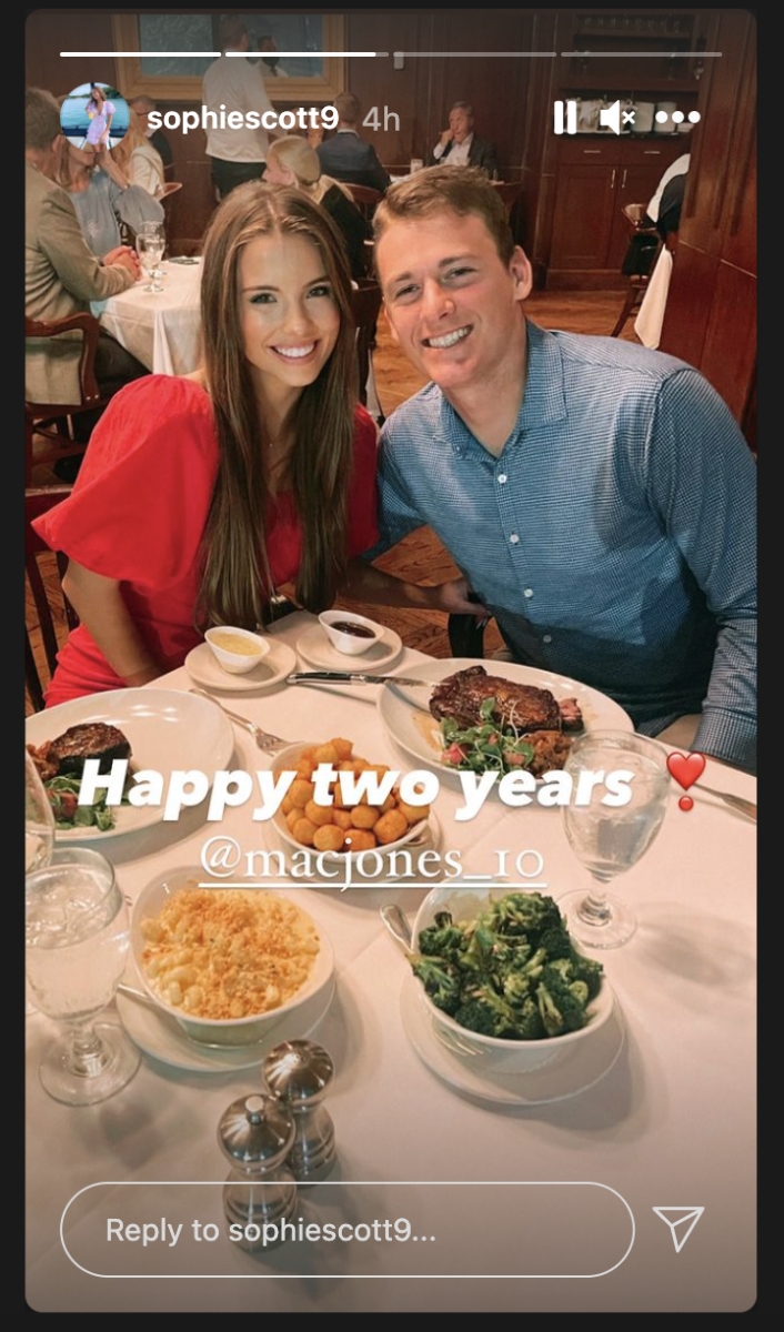 Mac Jones' girlfriend, Patriots WAGs celebrate win over Jets