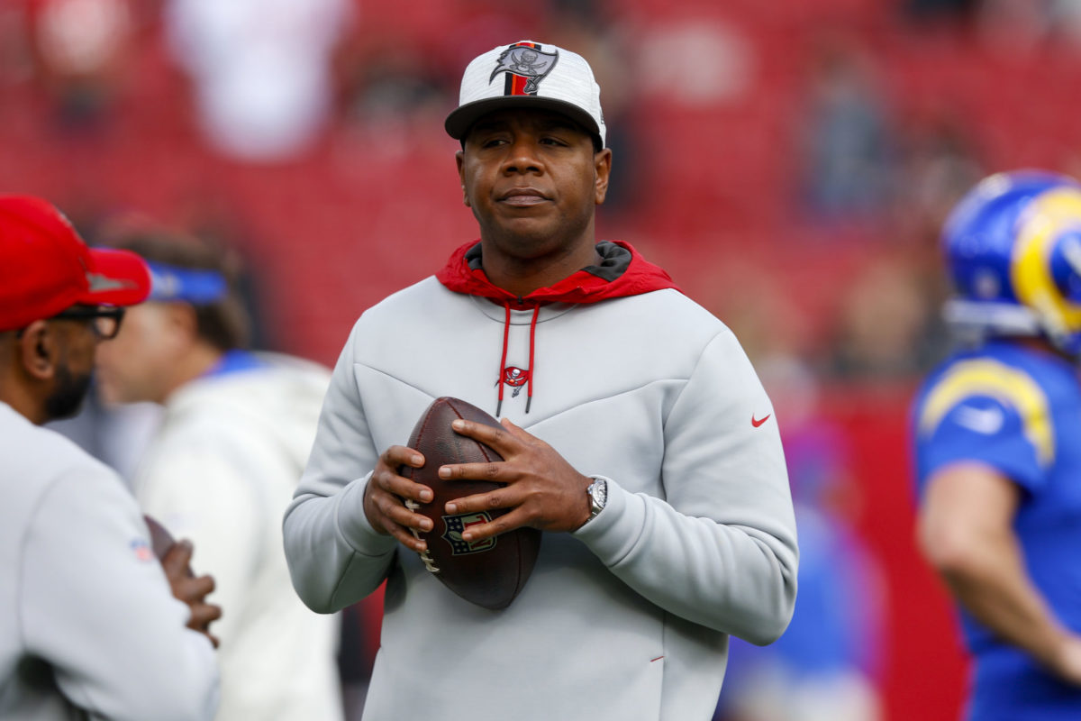 Byron Leftwich on the field for the Bucs.